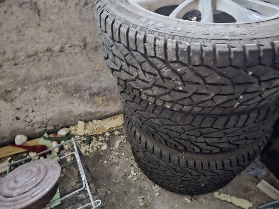 Зимни гуми с джанти  волво 17