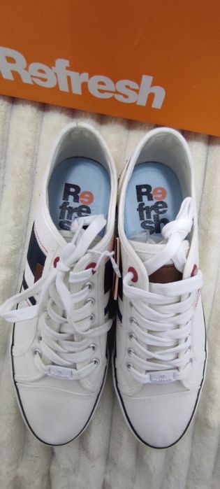 Чисто нови мъжки кецове 44 номер, стелка 28, 5 см оригинални.