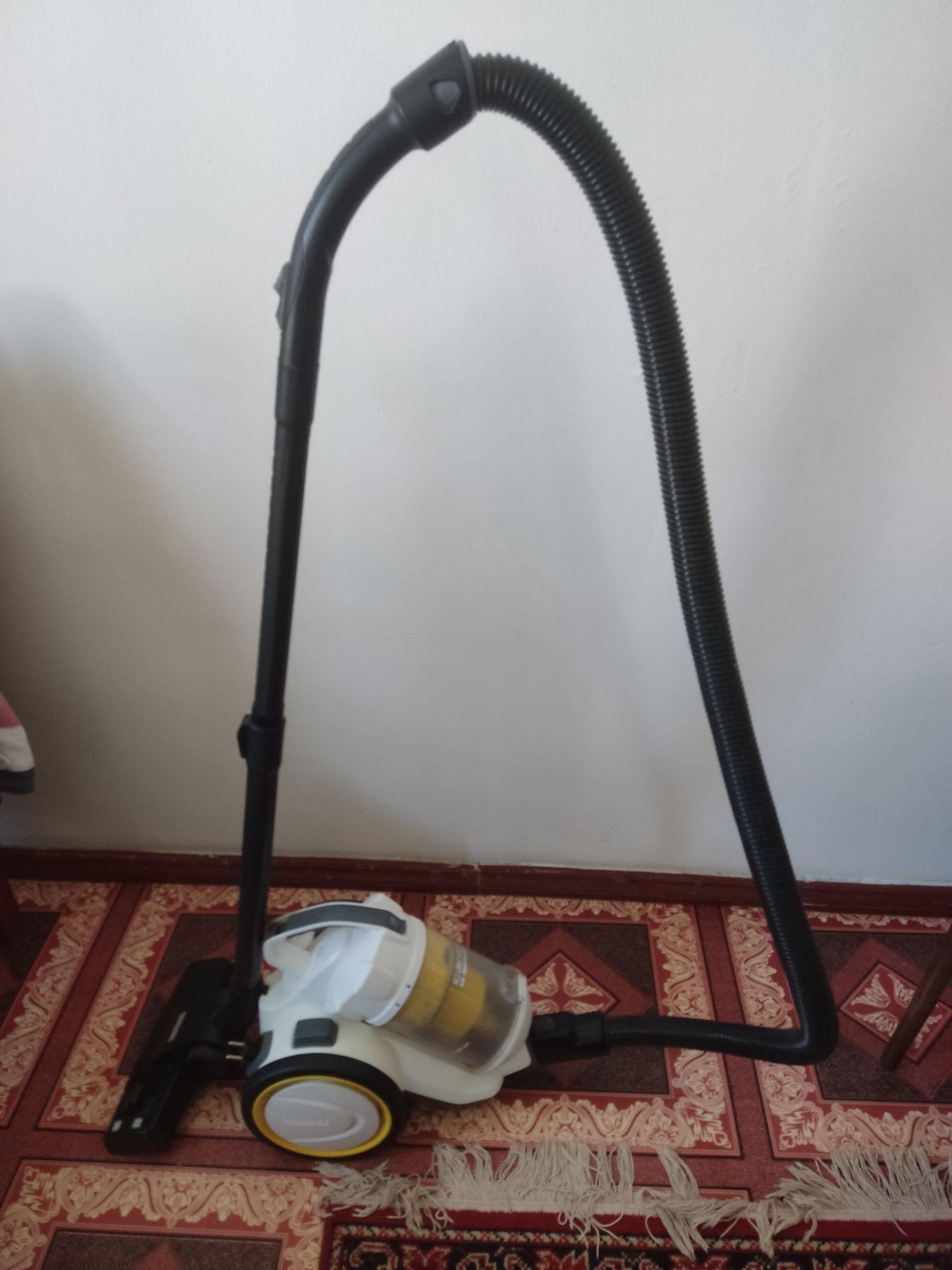 Продается Пылесос Karcher VC 3 premium (ERP) белый