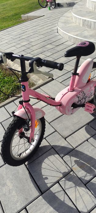 Se vinde. bicicleta pentru fetiță