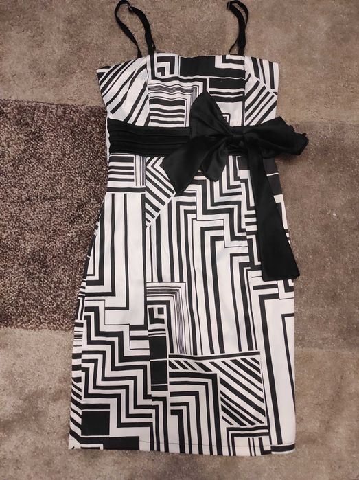 Рокля с панделка за повод