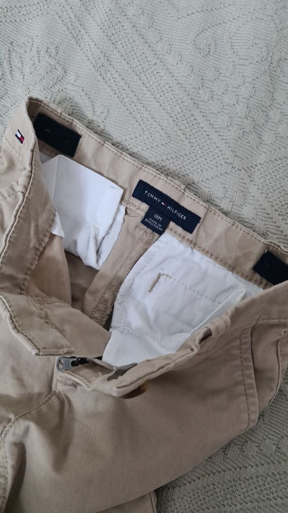 Vand pantaloni Tommy Hilfiger 12-18 luni