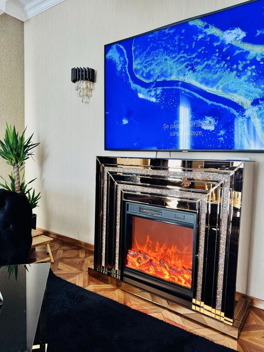 Semineu electric deosebit cu aeroterma