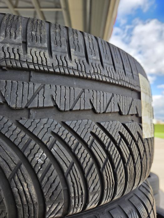 245/45/18 Michelin alpin pilot MO Runflat