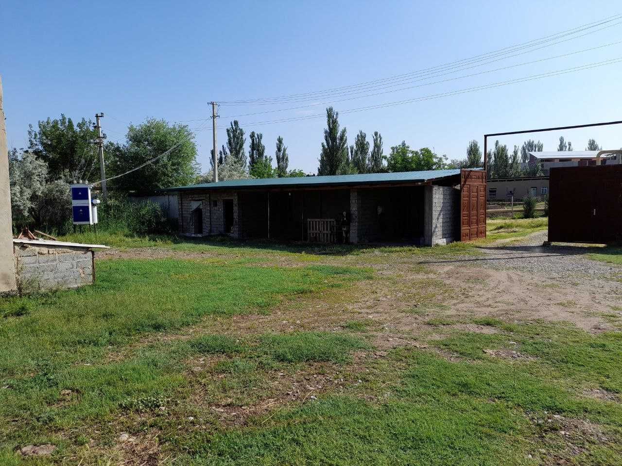 Срочно 50 соту ер сотилади. 250 квадрат Холодилник камералари бор.