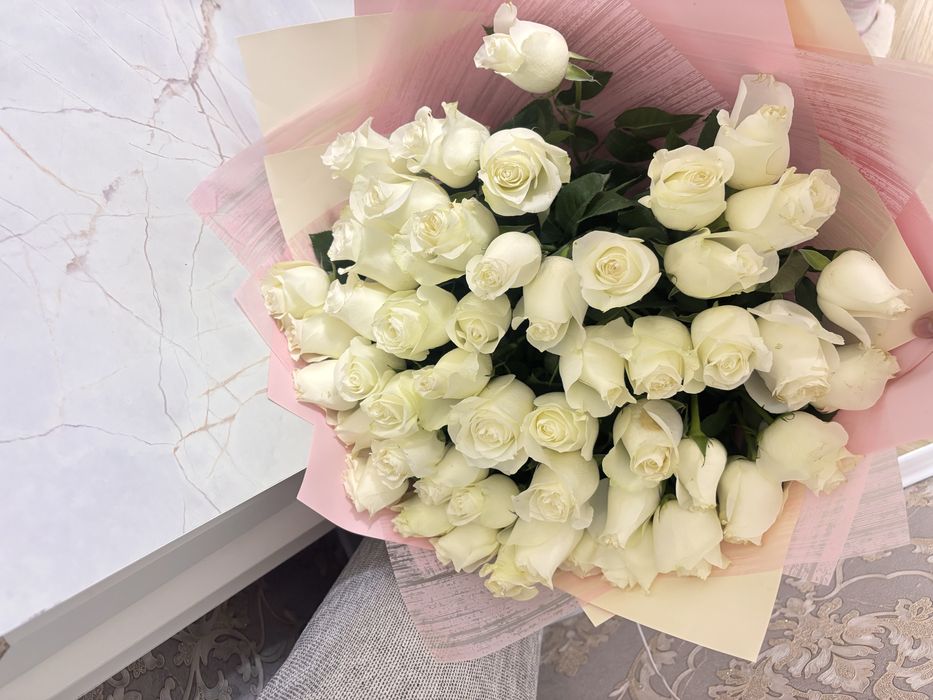 Продам букет белых роз 51шт