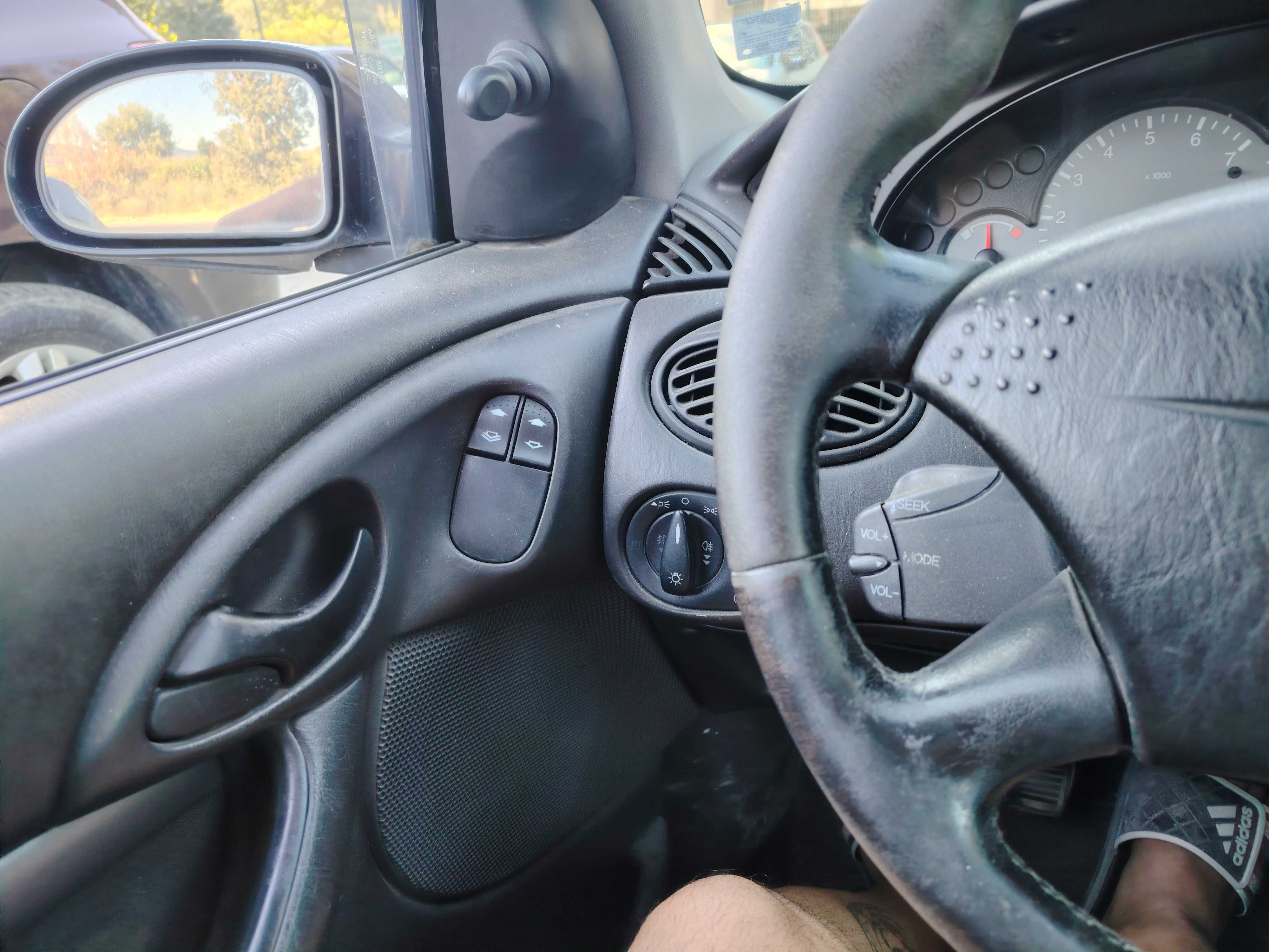 Ford Focus 1.6 бензин