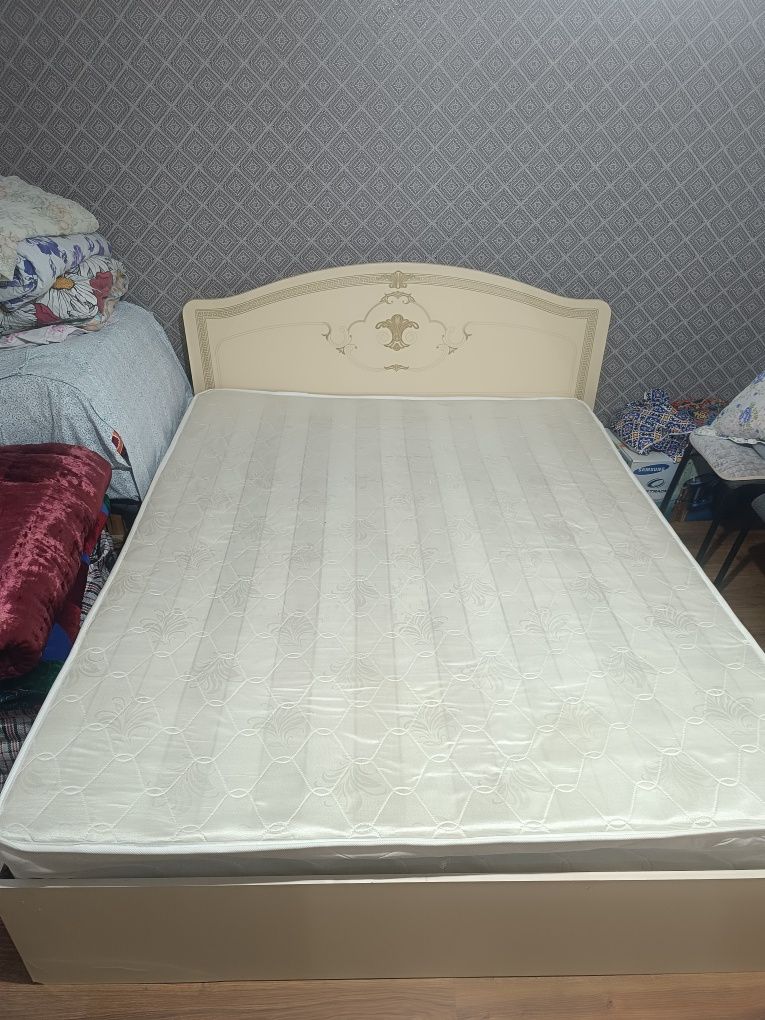 Продаем ровать двухспальную.