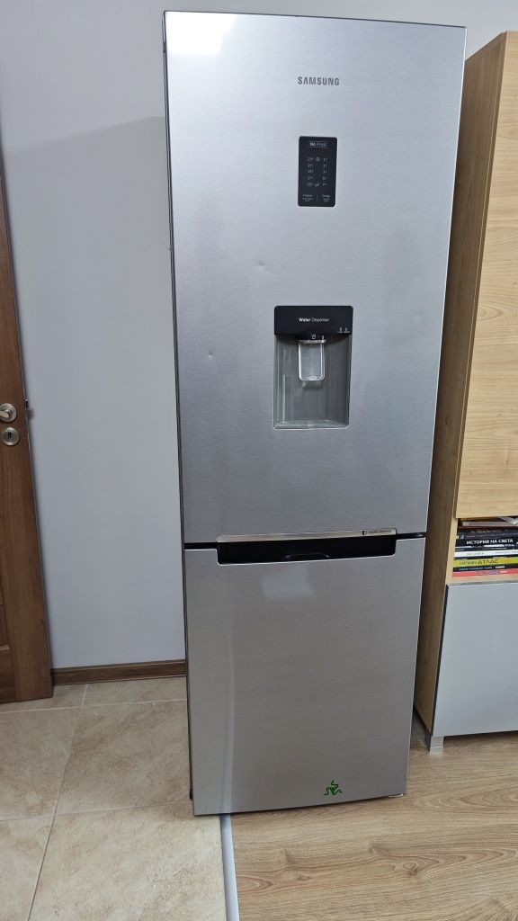 Хладилник с фризер Samsung RB33J3830SA