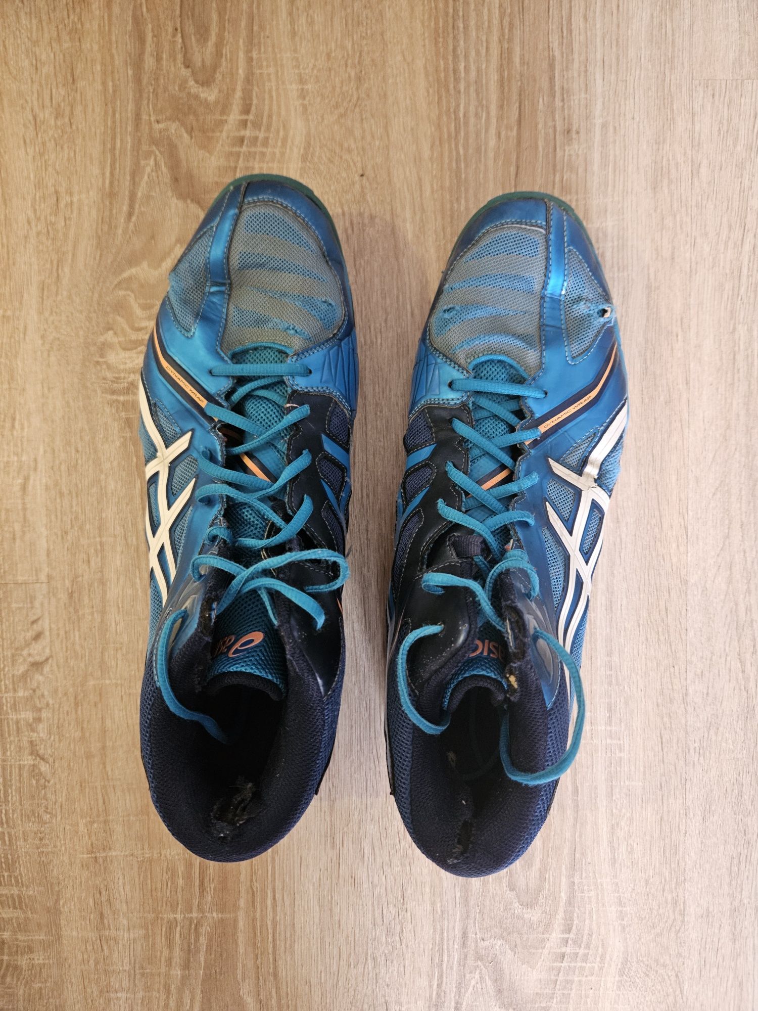Подарявам мъжки маратонки Asics