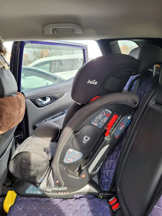 Детское автомобильное кресло