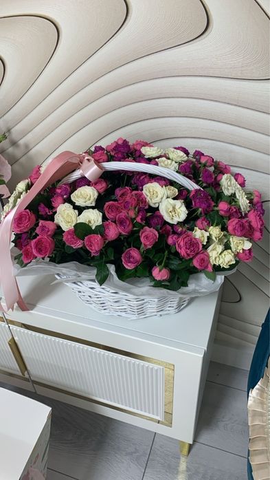 Роскошная корзина с розами — для подарка или декора!