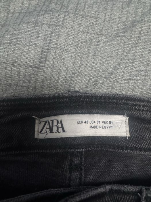 Vând blugi ZARA negociabil