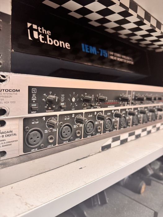 Behringer autocom и ultragain ad8000