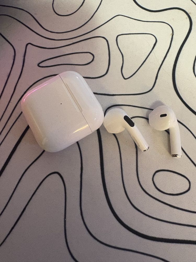 Vand repede casti airpods ca noi!!!