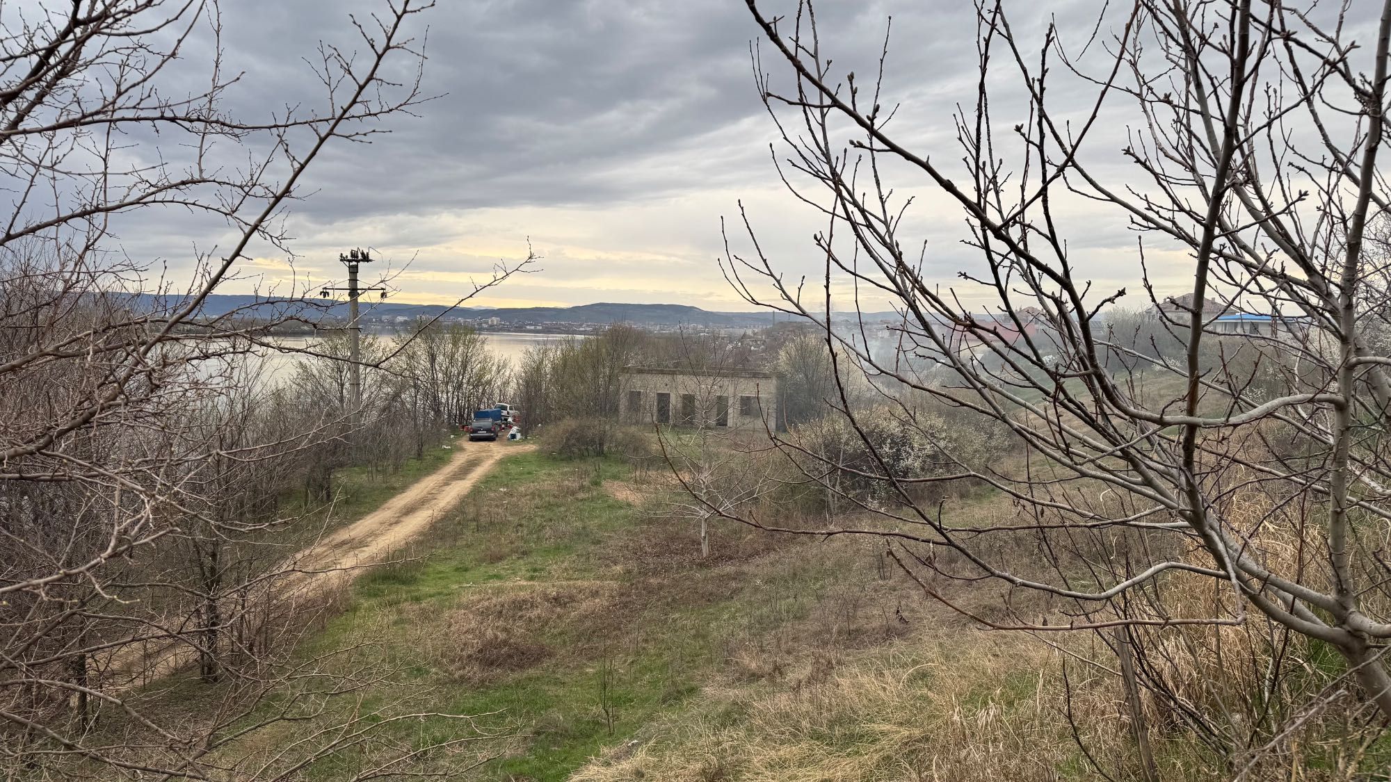 Teren de vânzare - 3.615 mp cu deschidere la Dunăre, Șimian, Mehedinți