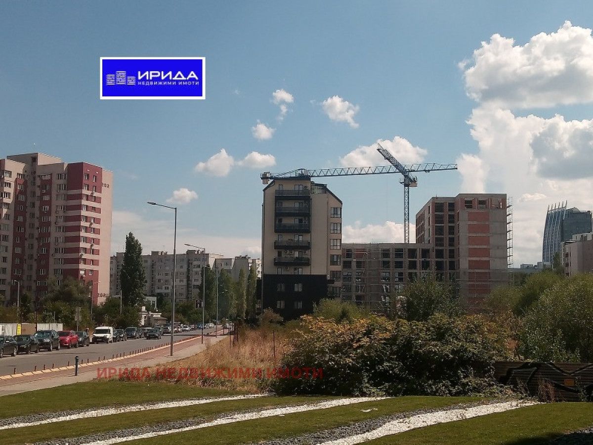 Тристаен апартамент в Дружба 2