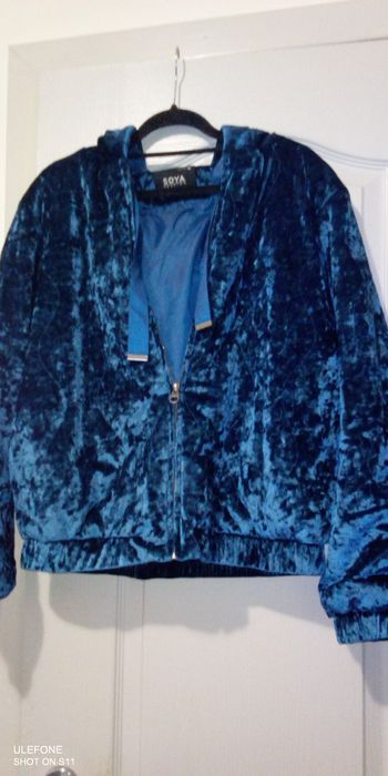 Vând  Geacă noua de catifea