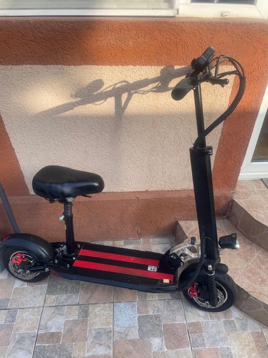 Vând trotineta electrica