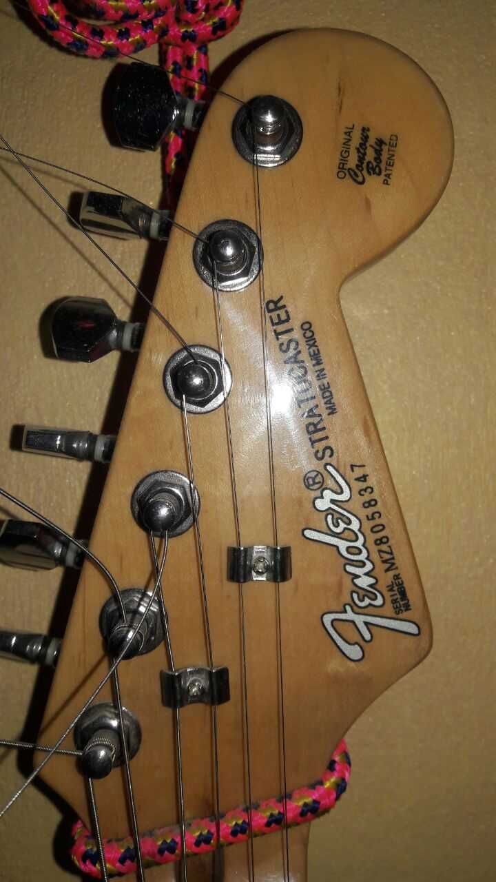 Электрогитара Fender Stratocaster