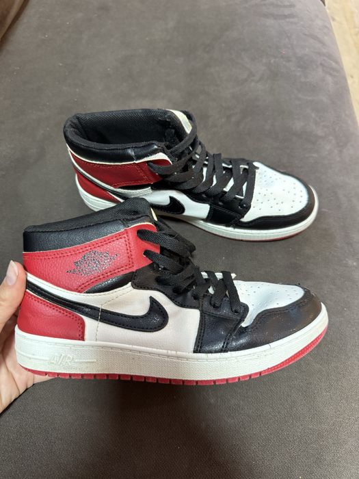 Продаю почти новые кроссовки на весну, состояние идеальное, размер 36