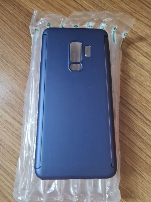 Ochelari de soare si o husa s9+