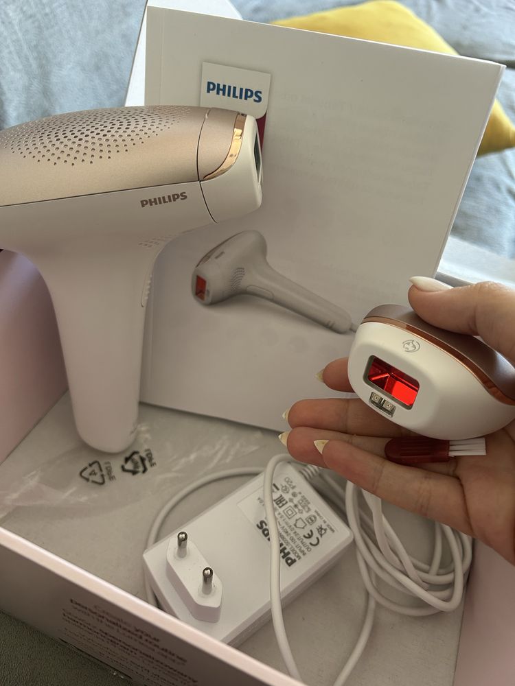 Фотоепилатор Philips Lumea Bri 921 + тример