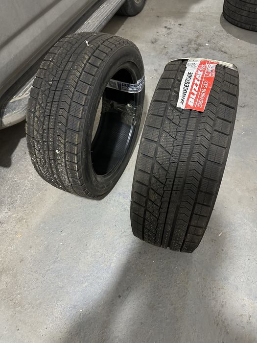 Продам зимние шины липучка bridgestone 235 45 R 18