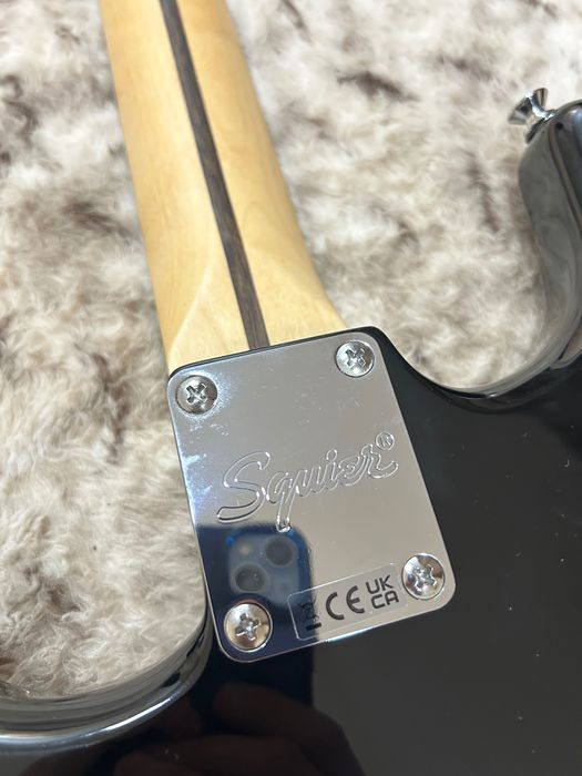 Продавам електрическа китара Fender Squier Bullet Hardtail Strat