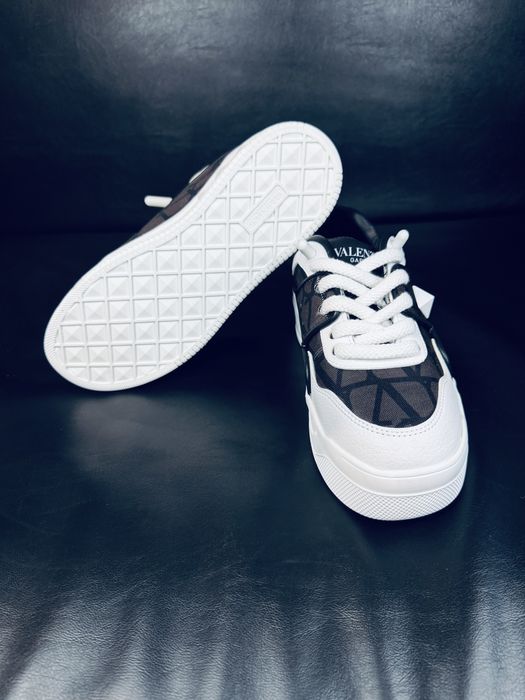 Valentino Garavani One Stud Premium unisex