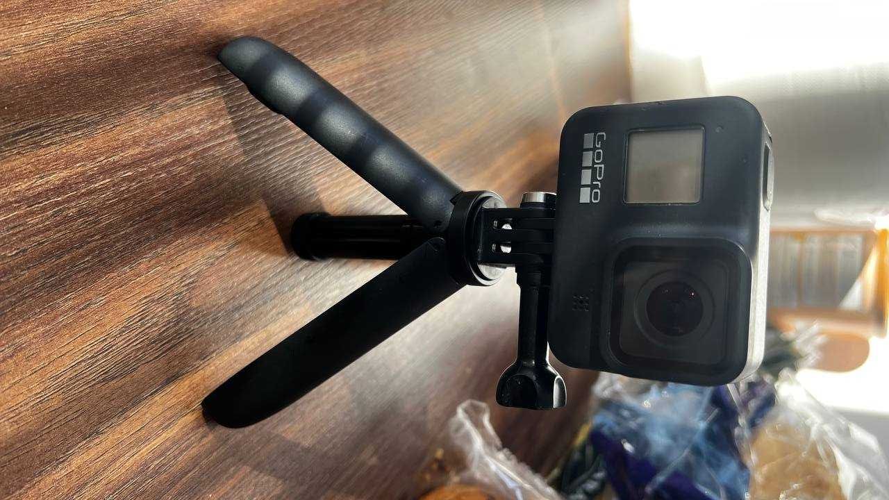 Vând GoPro Hero 8 Black Edition cu card de 128GB