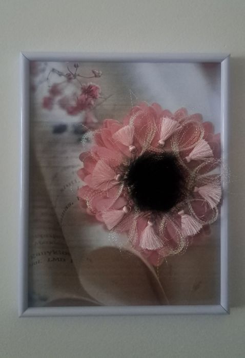 Подаръци, картини, тениски за любим човек.