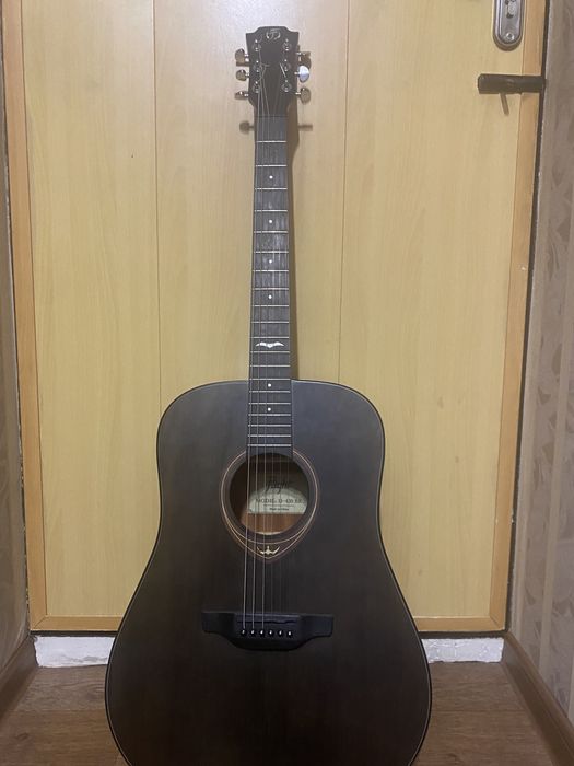 Продаю гитару с чехлом в хорошеем состояние новая