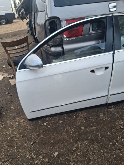 Vând uși capota vw Passat b6 break