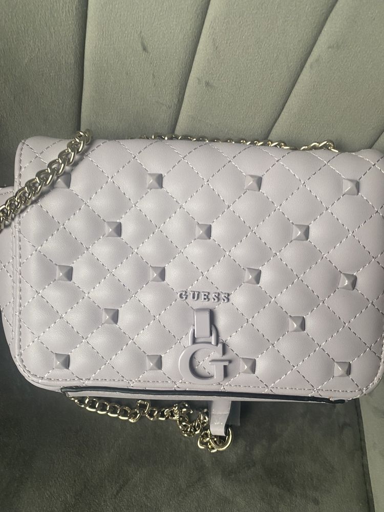 Guess нова лилава чанта crossbody