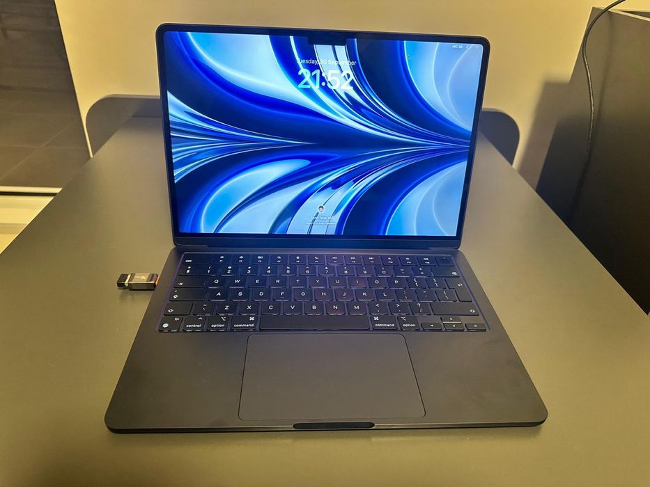 MacBook Air 13.6” M2 256 GB 8GB ram