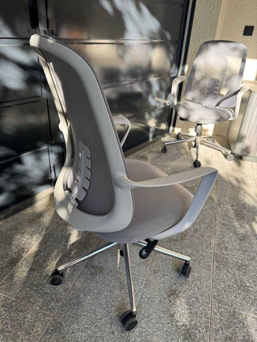 Стол и кресло 16 шт в хорошем состоянии