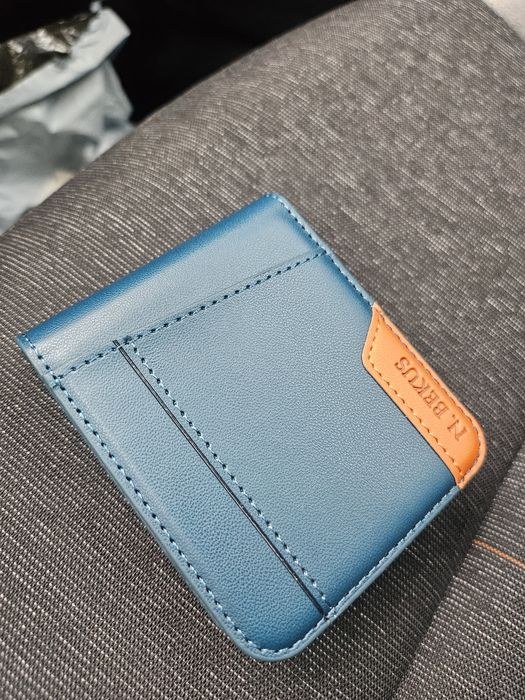 Vând două huse Z flip5/6 noi