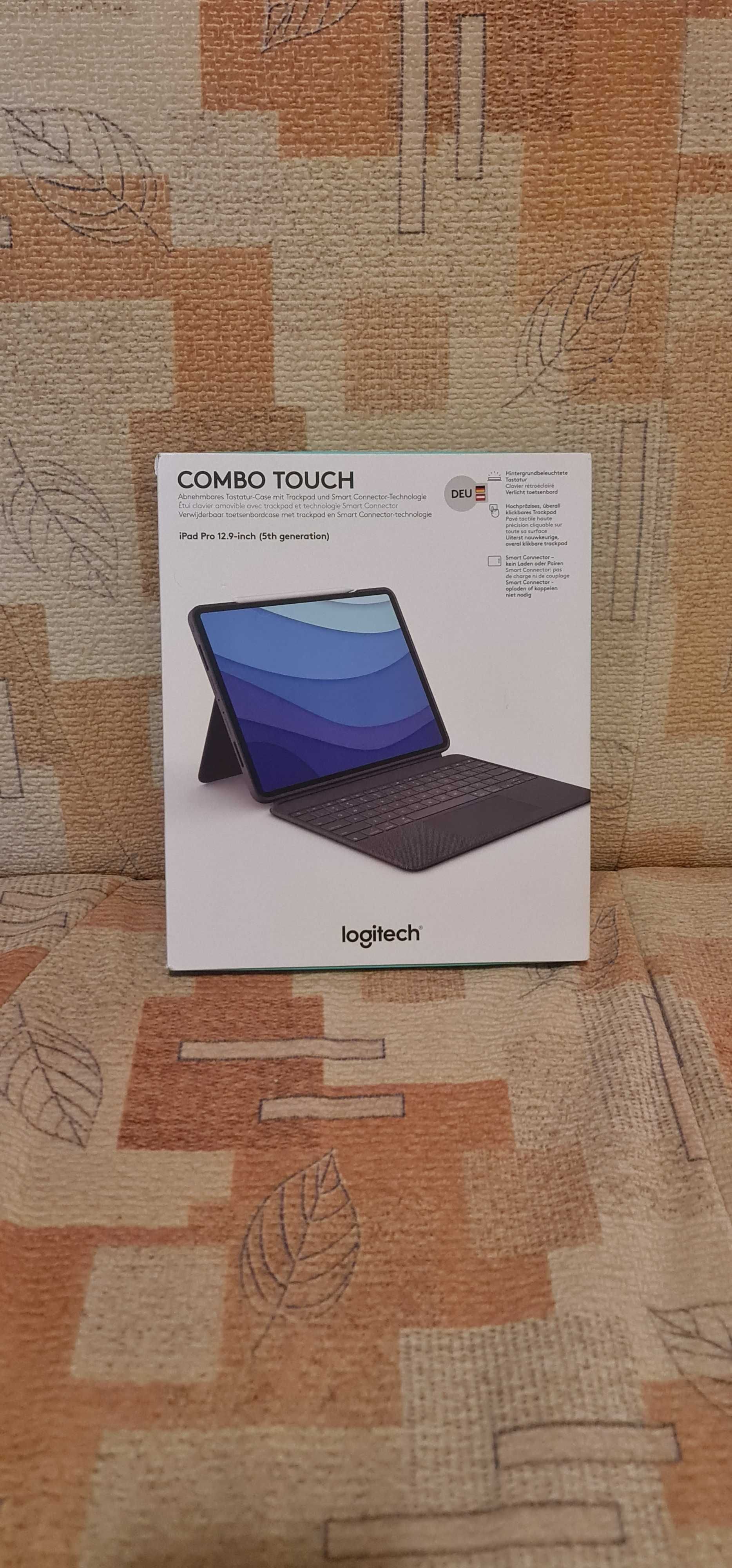 Husa Logitech Combo Touch- iPad Pro 12.9 inch (5th generation)