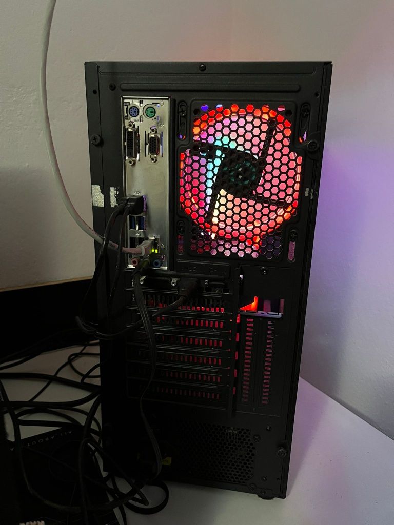 Pc ,gaming ,în perfecta stare !