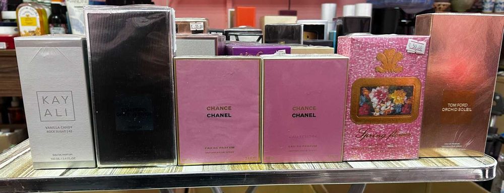 Продават се мъжки и женски парфюми