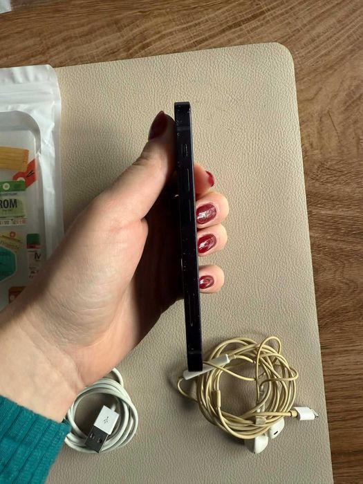 iPhone 12 mini 64GB, черен – в много добро състояние