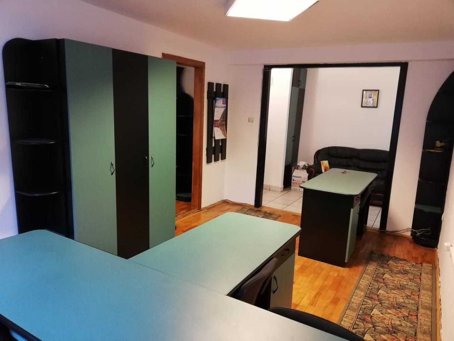 Dau în chirie ap 3 camere în Piața 1 Decembrie, mobilat și utilat