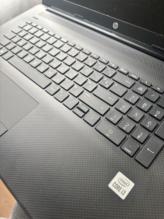 Hp 17,3” • i3 generatia 10• impecabil!