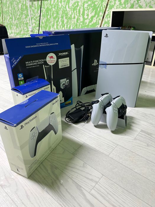 Sony PlayStation 5 Slim Digital Edition + зарядная станция + геймпад +