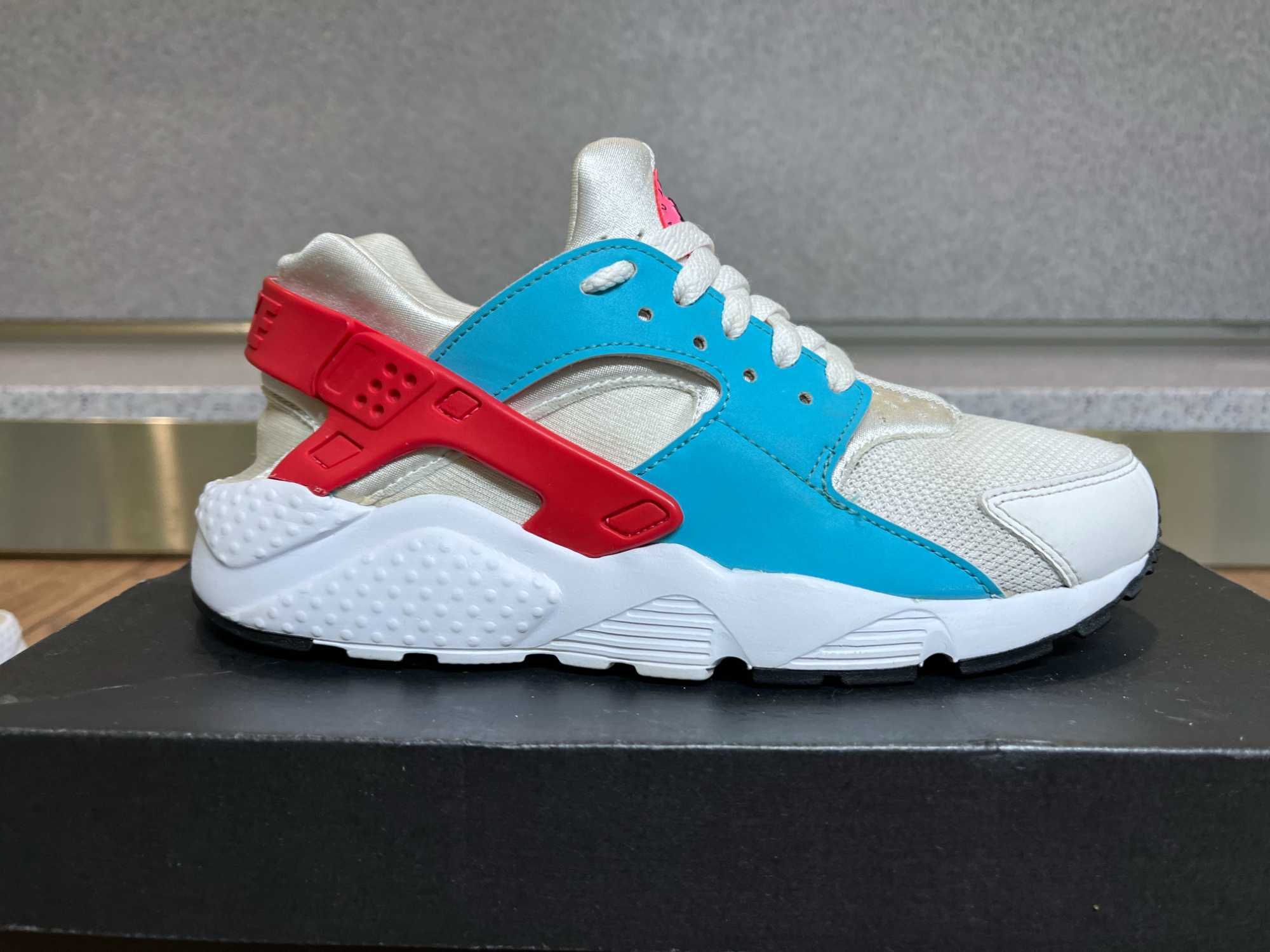 ОРИГИНАЛНИ *** Nike Air Huarache Run / Blue Red White