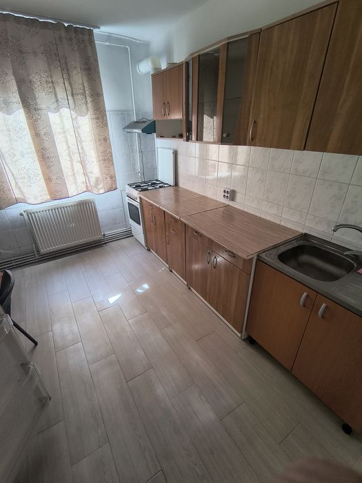Inchiriez apartament 3 camere Micalaca