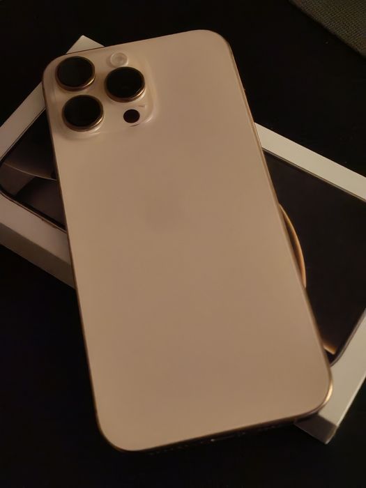 Vând iPhone 16 pro Max 256gb