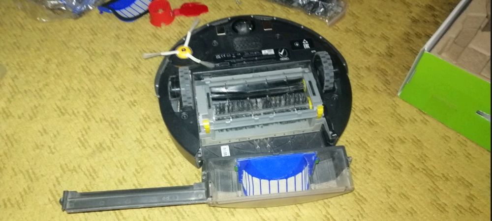 Почистващ робот Roomba 676