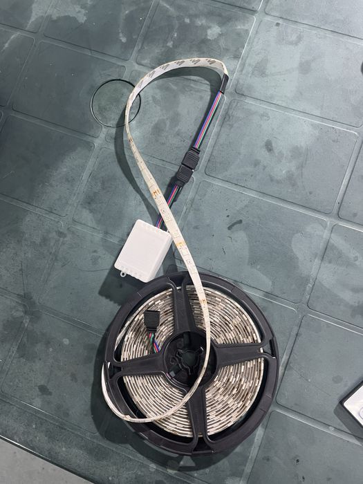 Banda led RGB 12v, 5m si controler cu telecomanda